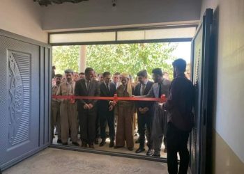 ژن و مێردێک لەسەر ئەرکی خۆیان قوتابخانەیەکیان دروست کرد