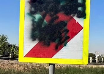 شەڕی باوەڕداران و بێ باوەڕان هێماكانی هاتوچۆشی گرتەوە