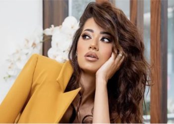 خانمە گۆرانیبێژێكی عێراقی گۆرانی بۆ مۆندیال دەڵێت