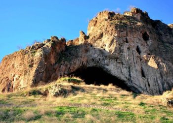 توێژینەوەیەکی ئەشکەوتی شانەدەر دونیا سەرسام دەكات