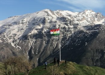 هاووڵاتییانی كوردستان سیاسەتی (خۆ نەچەماندن) یان دەوێت