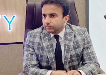 مامۆستایەكی زانكۆ.. ئەوانەی دەیان وت لەگەڵ عێراق رێكەوتن بكرێت مووچەو شایستەداراییەكانی هەرێم لەكاتی خۆی دێت دەبێت وڵامیان بۆ ئەم خەڵكە چی بێت