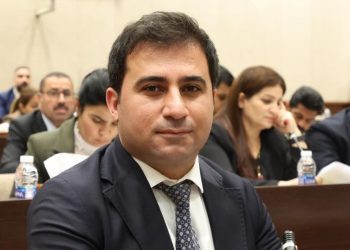 پەرلەمانتارێك: هەندێك پەرلەمانتاری عێراق دەیانەوێت لوولدانی سەدان ملیار دۆلار بە بەهێرشكردنە سەر هەرێم بشارنەوە
