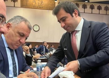 پەرلەمانتارانی كورد دەستیان بە فشار بۆ ناردنی مووچەی فەرمانبەرانی هەرێمی كوردستان كرد