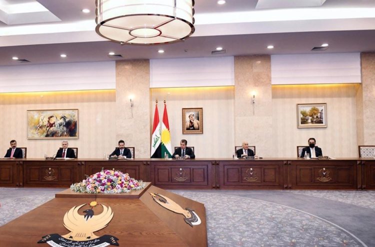 ئەنجوومەنی وەزیران: پێویستە مووچەخۆران لە ڕێگەی دامەزراوە فەرمییەکانی حکومەتی هەرێمهوه مانگانه مووچه وەربگرن