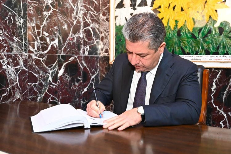 سەرۆکی حکومەت سەردانی مۆنیومێنتی شەهیدانی هەڵەبجە دەکات
