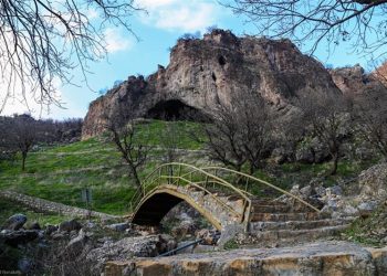 زانیاری لەسەر واتای ناو و مێژوو هەڵكەوتەی ئەشكەوتی شانەدەر