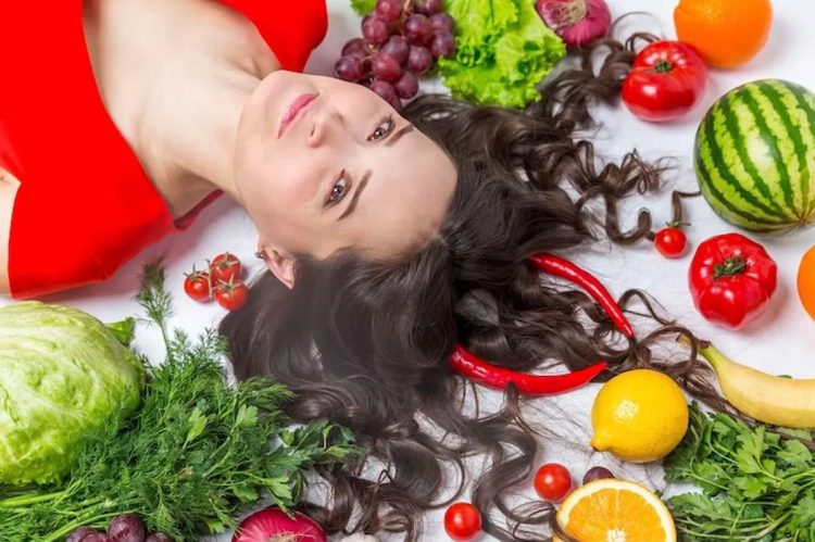 باشترین و خراپترین خۆراكەكان بۆ هەڵوەرینی قژ