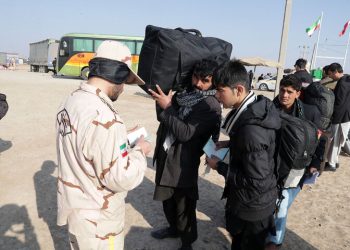 ئێران ئەفغانییەكان لە وڵاتەكەی دەردەكات