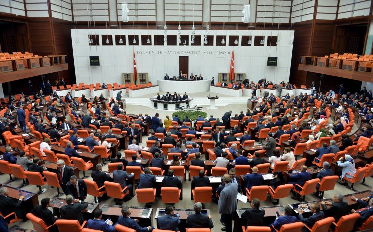 دژایەتی كردنی پەرلەمانتارانی كورد بەردەوامە
