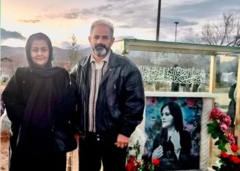 دایكی مەهسا ئەمینی: هیوادارم رۆژێك دابێت هیچ ژنێك لە جیهانێكی نایەكسان هەنگاو نەهاوێژیت
