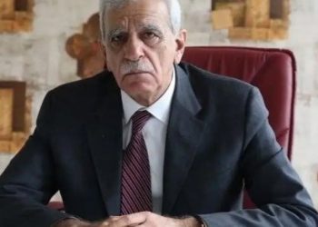 ئەحمەد تورك ڕەوانەی نەخۆشخانە كرا