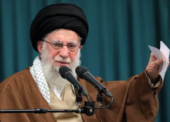 خامنەیی هەڕەشەی لە ئەمریكا كرد