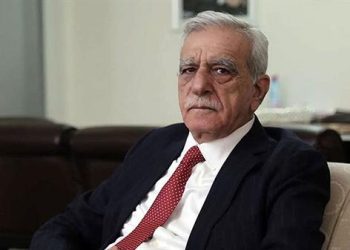 ئەحمەد تورك: پرۆسەی ئاشتی بە باشی بەرێوە ناچێت