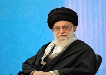 ڕێبەری كۆماری ئیسلامیی ئێران : نەتەوەی ئێران لە بەرامبەر شەڕێكی سەپێنراودا بە توندی وەستاوە