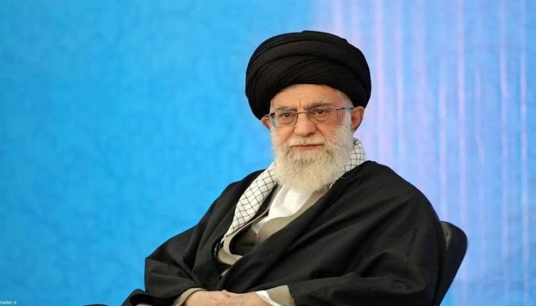 ڕێبەری كۆماری ئیسلامیی ئێران : نەتەوەی ئێران لە بەرامبەر شەڕێكی سەپێنراودا بە توندی وەستاوە