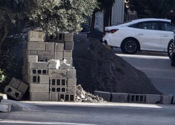 كەسانێك ئاستەنگ لەبەردەم هاتووچۆ دروست دەكەن