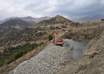 پڕۆژەی دروستكردنی دیواری پاڵپشت لە ڕێگایەكی سەرەكی ناحیەی وەرتێ‌ جێبەجێ‌ دەكرێت