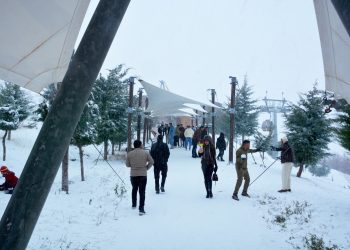 ڕۆژانە زیاتر لە 3000 هەزار گەشتیار سەردانی بەفری چیایی كۆڕەك دەكەن
