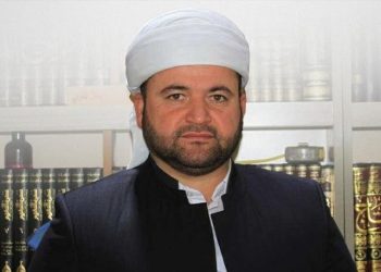 مامۆستایەكی ئایینی ڕەخنەی توند لە ئەحمەد شەرع دەگرێت