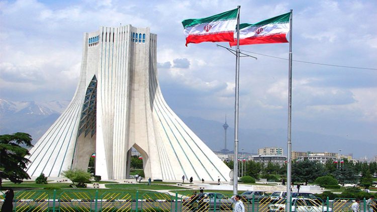 نیویۆرک تایمزی ئەمریکی: لە مانگە دەستکردەکان دەردەکەوێت کە ماڵی عەلی خامنەیی بە ئامانج گیراوە