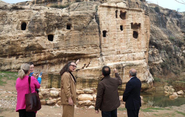 كونسولی گشتی ئەمریكا شوێنەوارێكی مێژوویی كوردستان بەسەر دەكاتەوە