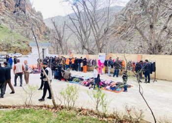 جل و بەرگ و خۆراك بەسەر سەدان خێزانی كەمدەرامەتی ناحیەی وەرتێ‌ دابەشكران