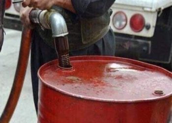 نرخی بەرمیلێك نەوتی سپی زیاتر لە 70 هەزار دینار دابەزیووە
