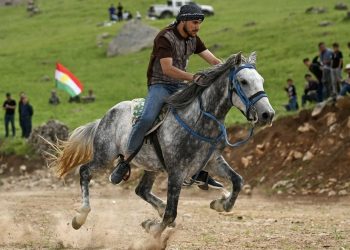 جوارەمین فێستیڤاڵی ئەسپ سواری لە بناری چیای كارۆخ بەڕێوەچوو