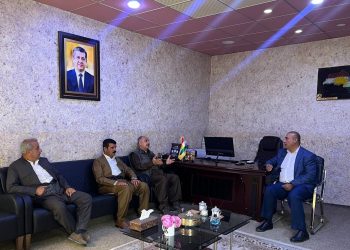 غەفوور مەخمووری سەردانی دەزگای زاری كرمانجی دەكات