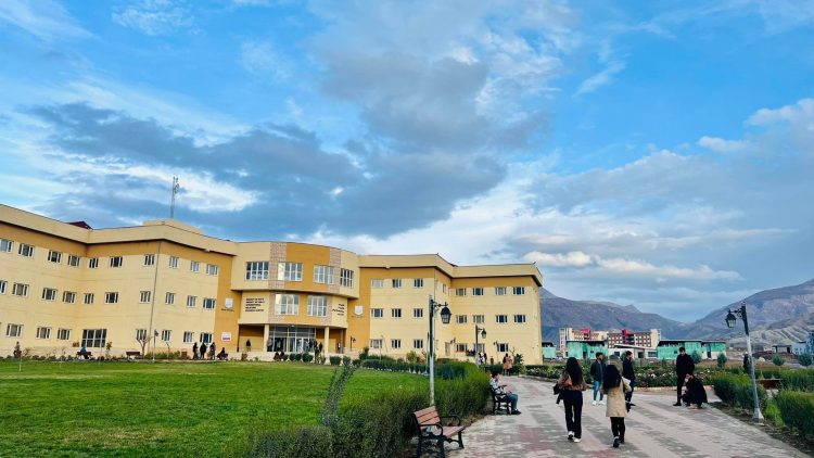 زانکۆی سۆران کاخەز بەکارناهێنێت