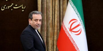 عێراقچی: دوای جەنگ، لەگەڵ وڵاتانی دراوسێ پەیوەندییەكانمان چاك دەكەینەوە