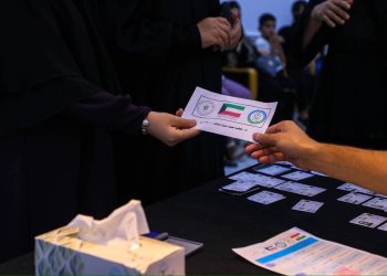 دەزگای خێرخوازی بارزانی هاوكاریی دارایی ئازیزان دابەش دەكات