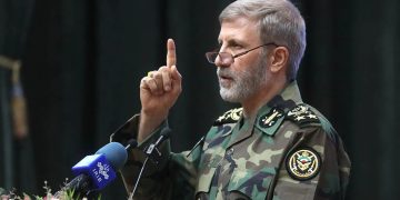 ئەمیر حاتەمی، فەرماندەی گشتیی سوپا:ئێمە تا 20 نەوەی داهاتوو شەڕ دەکەین