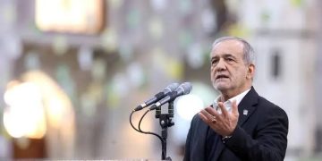 پزێشكیان : کاتێ بە دیالۆگ مافەکانمان بەدەست بێن، بۆچی بیر لە جەنگ بكەینەوە
