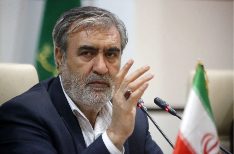 عـەزیـزی : تــرەمپ ئــاگــاداری خــۆت بـــە
