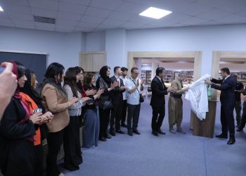 لە زانکۆی سۆران پەردە لەسەر پەیکەری حوسێن حوزنی موکریانی لادرا