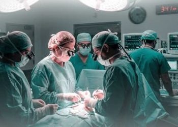 لەو كاتە پزیشک بەبێ گەڕانەوە بۆ هاوەڵ بڕیار لە چارەسەری نەخۆش دەدات