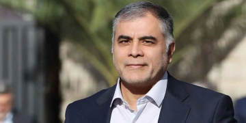 وەزیری نەوتی ئێران دەستی لەكاركێشایەوە و وەزیرێكی بە وەكالەت دیاری كرا